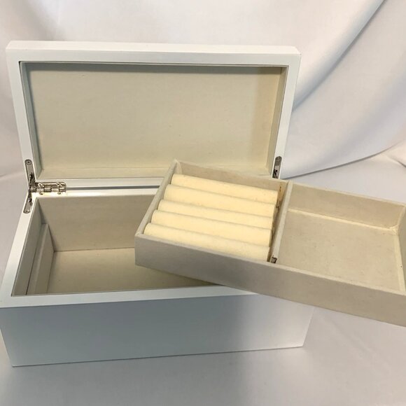 MAX STUDIO HOME Jewelry Box White w/Diamond Cut Out & Mirror Top - Picture 3 of 10